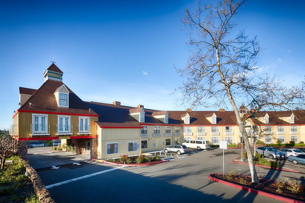 Red Lion Inn & Suites Auburn Exteriör bild