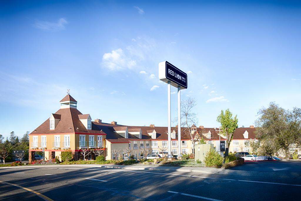 Red Lion Inn & Suites Auburn Exteriör bild