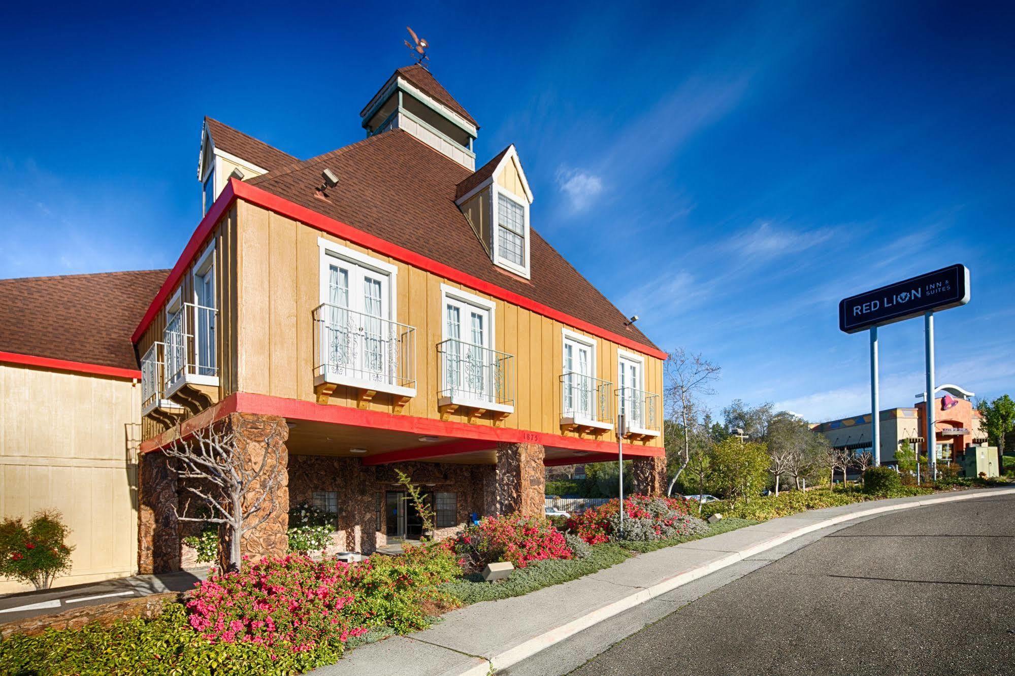 Red Lion Inn & Suites Auburn Exteriör bild