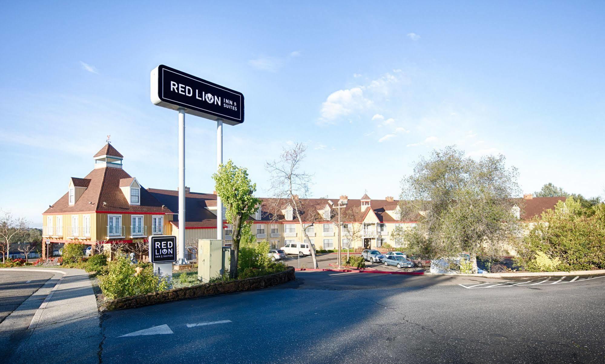 Red Lion Inn & Suites Auburn Exteriör bild